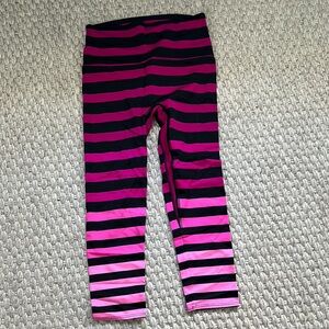 K-Deer Striped Cropped Leggings - Size M